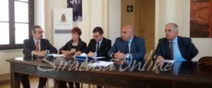 Questa mattina è stata presentata la partnership stipulata tra il Comune di Siracusa e Confcommercio a proposito del bando Startup, lo strumento per l`autoimpiego recentemente proposto dall`amministrazione.