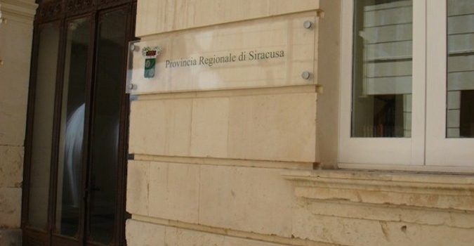 Fondi all`ex Provincia di Siracusa, anche Confcommercio solleva critiche sull`operato della Regione.