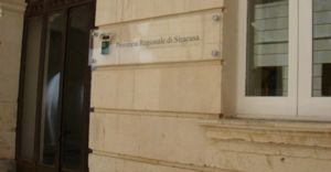 Fondi all`ex Provincia di Siracusa, anche Confcommercio solleva critiche sull`operato della Regione.